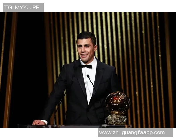 一年前的今天罗德里荣获金球奖见证足球历史的辉煌时刻