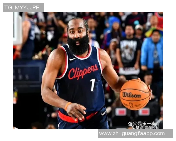 哈登缺席快船对阵太阳的比赛前夕现身母校观看篮球赛事引发热议